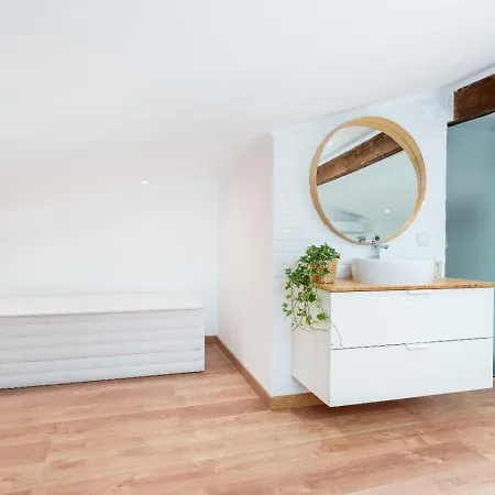 Unique Beautifully Restored Town House *