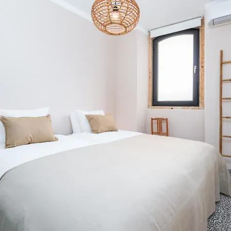 Unique Beautifully Restored Town House בית נופש *