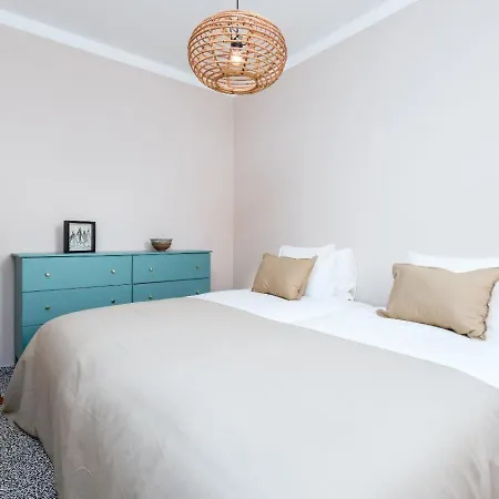 בית נופש Unique Beautifully Restored Town House *