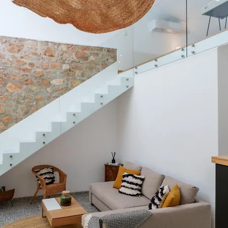 Unique Beautifully Restored Town House לואה